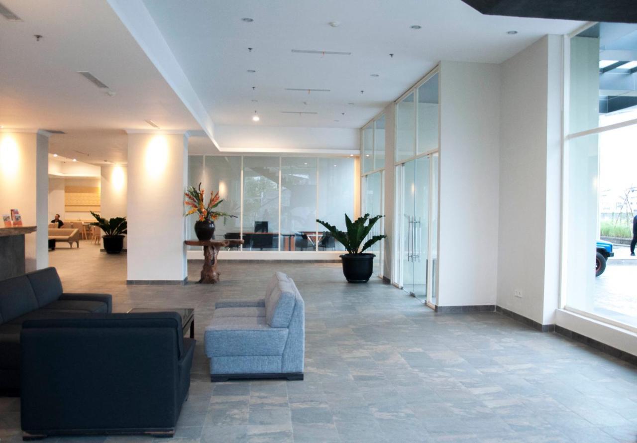 Skyland City Hotel Jatinangor Cilimus 外观 照片